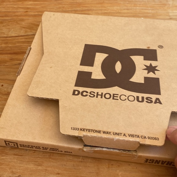 Boxed Edition DC Shoes Agents of Change Softcover Coffee Table Book - Picture 5 of 6